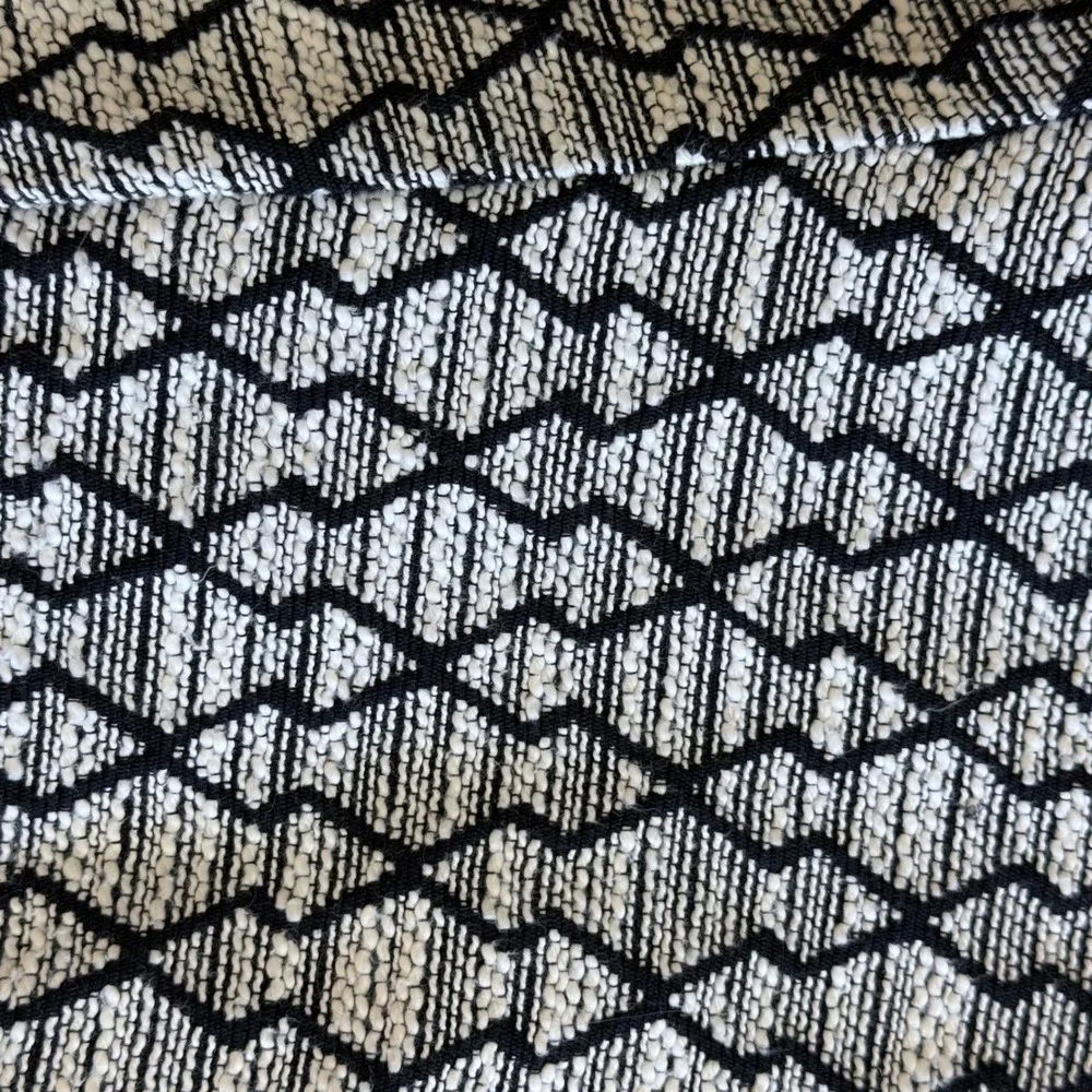 Love 21 Black White Geometric Diamond Jacquard Shorts Size M side zip - Picture 11 of 11
